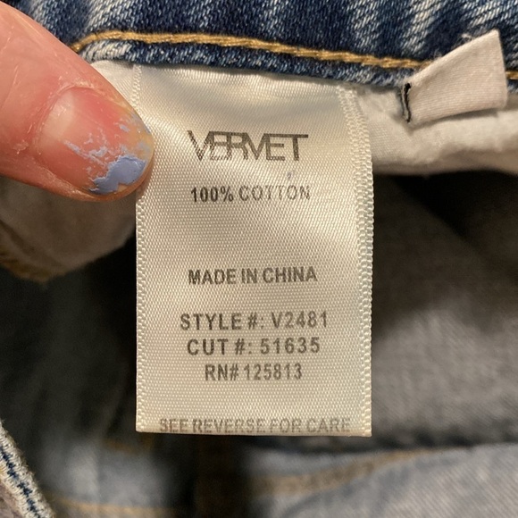 Vervet Straight Legged Distressed Button Fly Jeans Size 25 in Like New Condition - Picture 6 of 11